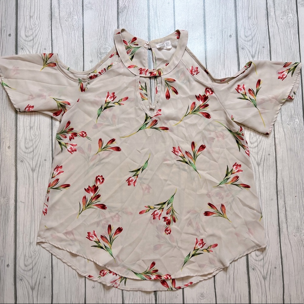 Sienna sky size large cold shoulder floral top